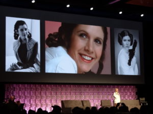 Billy Lourd rinde homenaje a Carrie Fisher